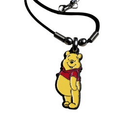Halsband med Nalle Puh – metallfigur på 36 mm med svart konstläderband 40 cm.
