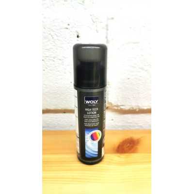 Woly High Tech Lotion för glans och färguppfräschning på släta material.