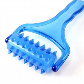 Massage-roller 19 cm i plast, idealisk för att lindra muskelspänningar och främja avslappning.