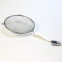 Passersil med 21 cm diameter, metallnät och ergonomiskt plasthandtag, perfekt för matlagning och bakning