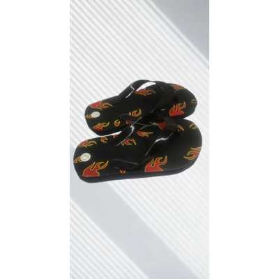 Flip flop för barn med eldflammor i svart och rött