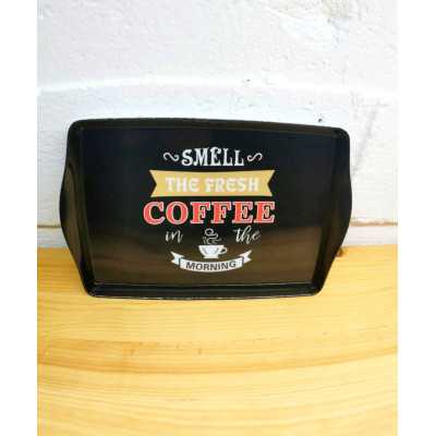 Retro bricka i melamin med handtag, svart motiv Smell the fresh coffee
