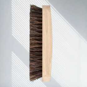 skoborste bokträ svart hästtagel 14 cm – skonsam borste för rengöring och glans av läderskor