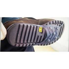 Springyard Dubby halkskydd med 5 aktiva dubbar under fotbladet